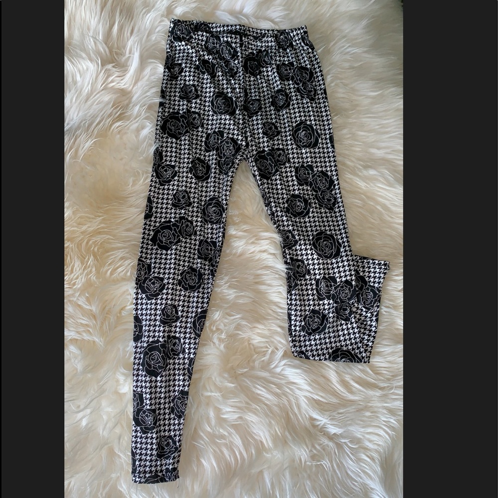 Black white rose houndstooth leggings size S/M